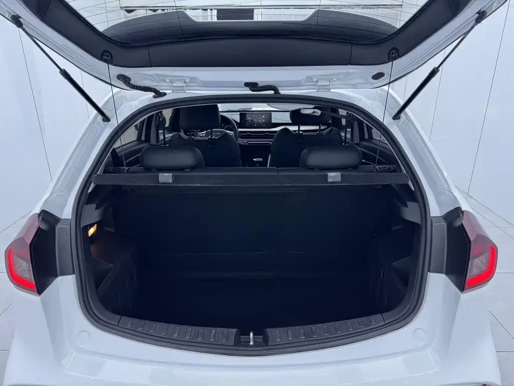 Geely Vision X3 2022 — фото 16
