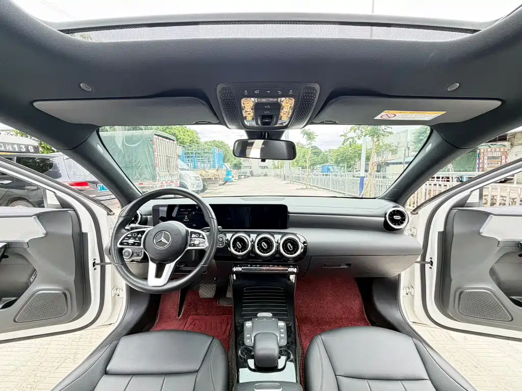 Mercedes-Benz A-Class 2022 — фото 11