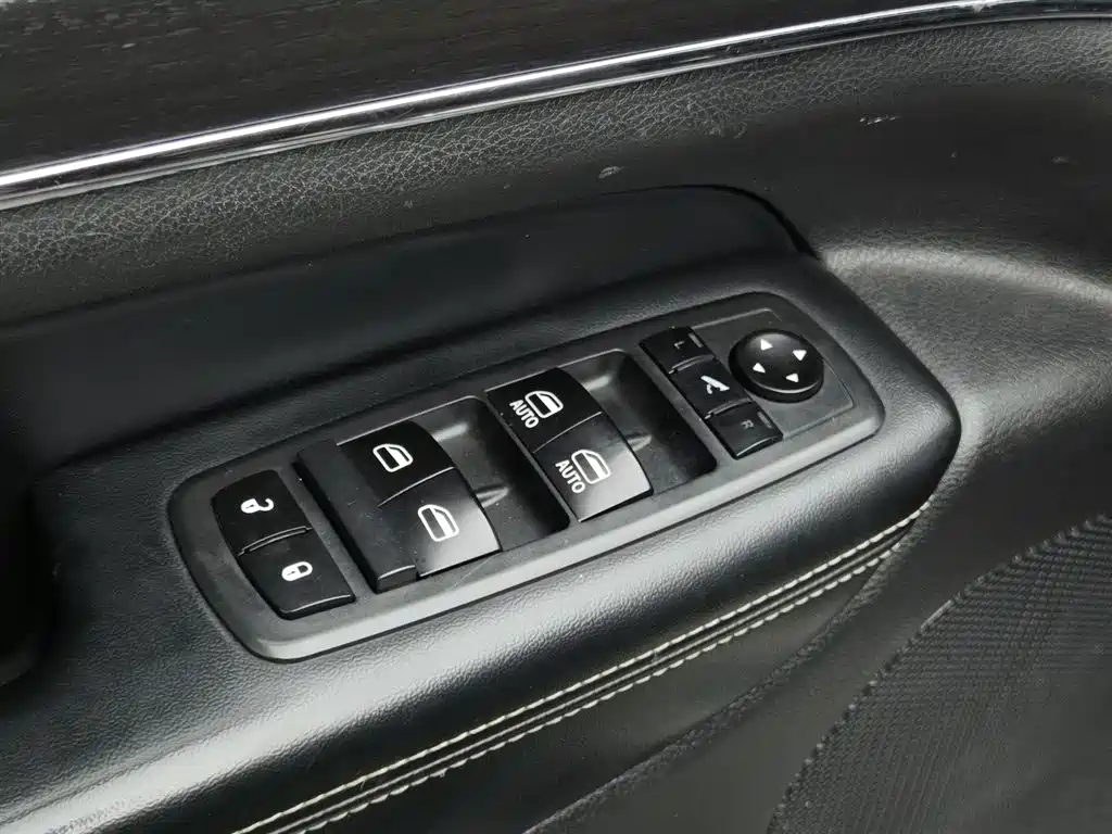 Jeep Grand Cherokee 2017 — фото 9