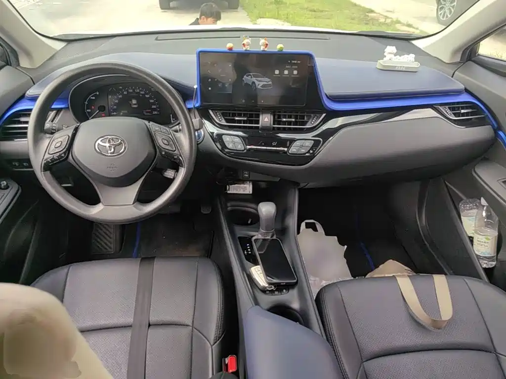 Toyota C-HR 2023 — фото 10