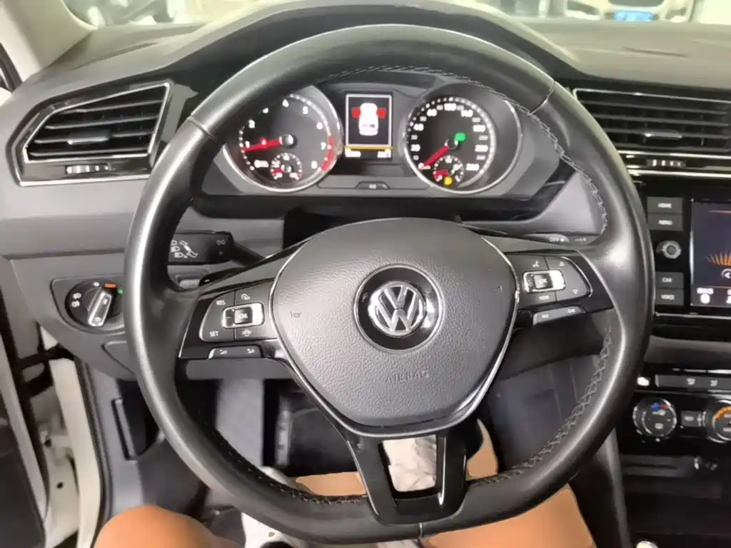 Volkswagen Tiguan L 2019 — фото 11