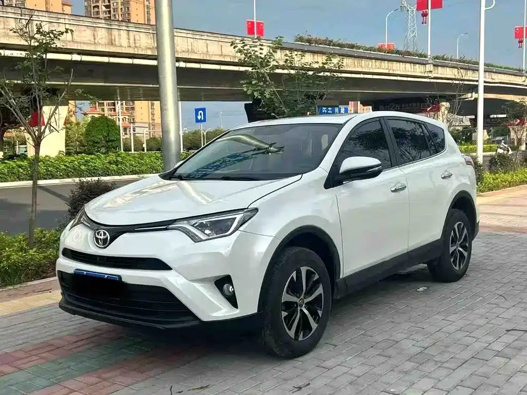 Toyota RAV4 2019 — фото 1