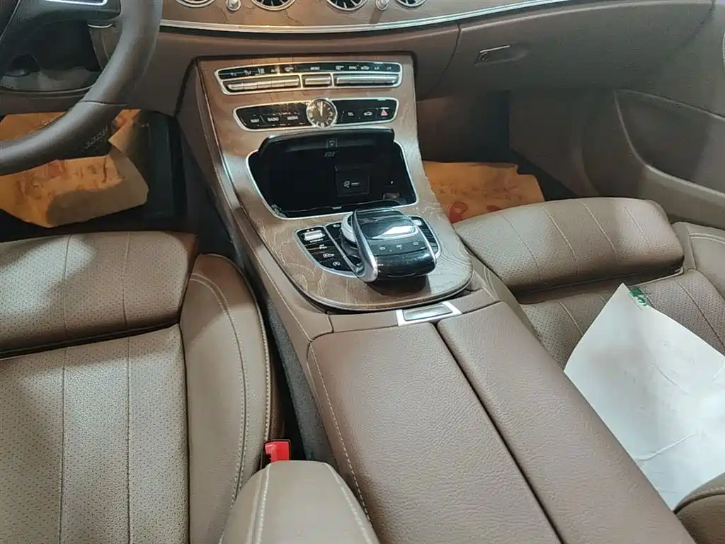 Mercedes-Benz E-Class 2018 — фото 14