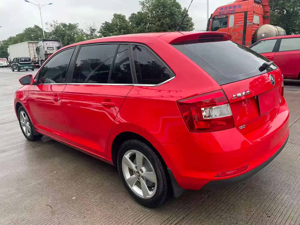 Skoda Rapid Spaceback 2016 — фото 9