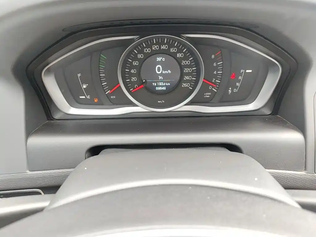 Volvo XC60 2017 — фото 18