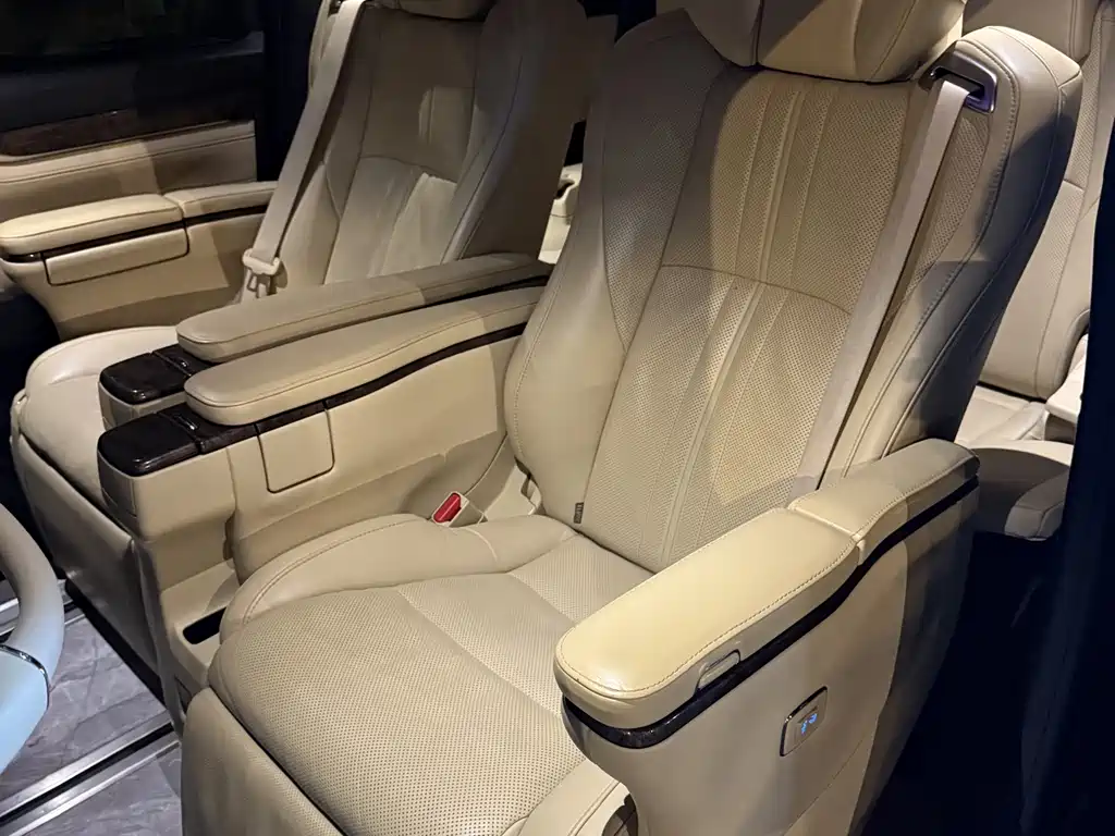 Toyota Alphard 2019 — фото 8