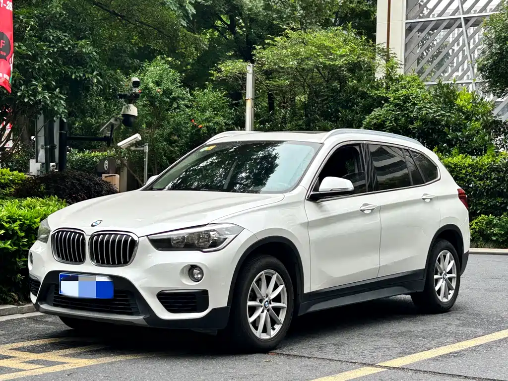 BMW X1 2018 — фото 1