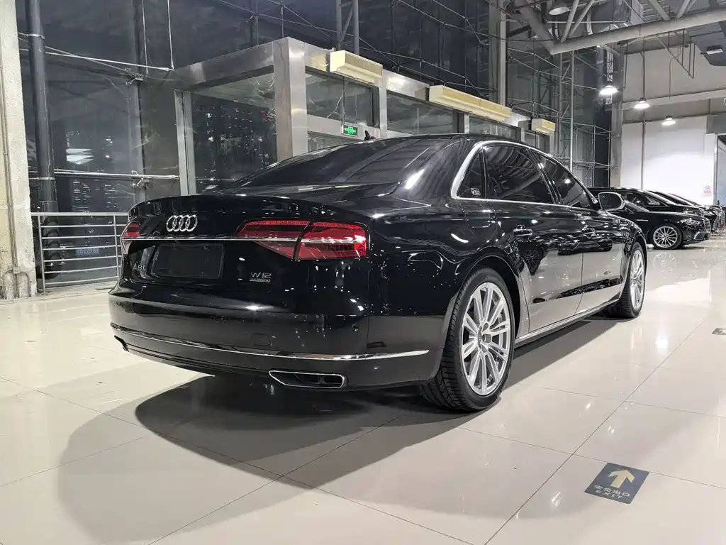 Audi A8 2015 — фото 9