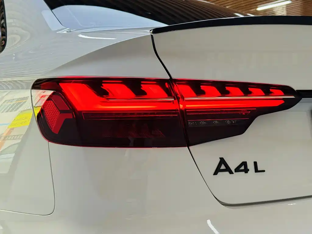 Audi A4L 2024 — фото 18
