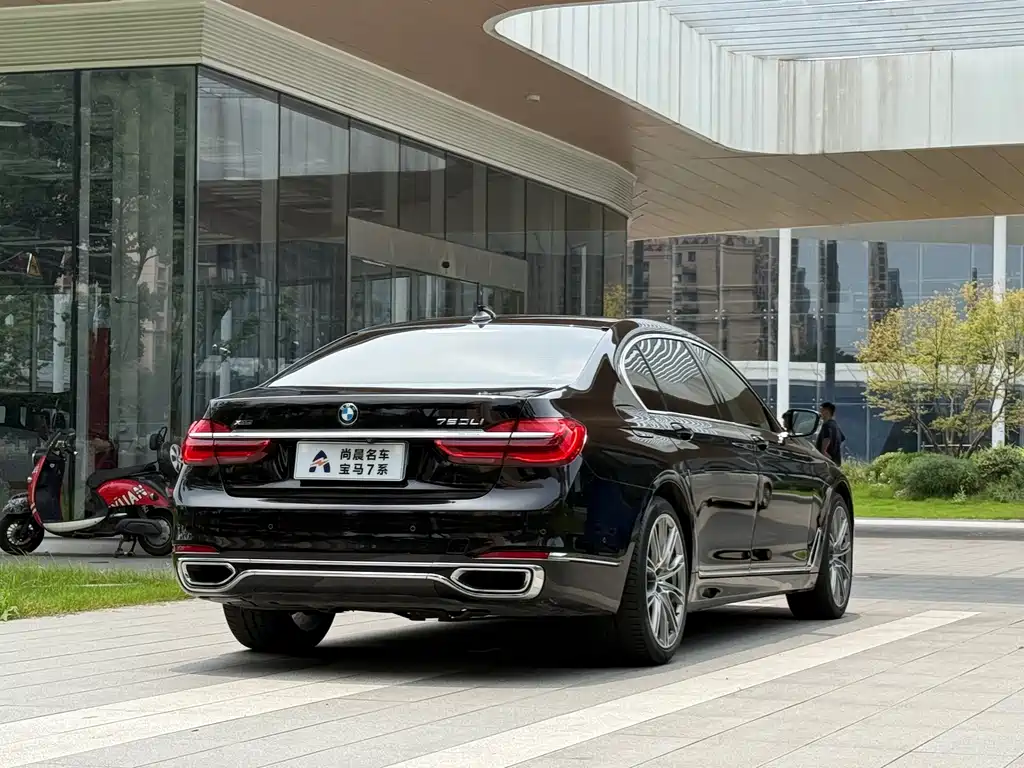 BMW 7 Series 2018 — фото 17