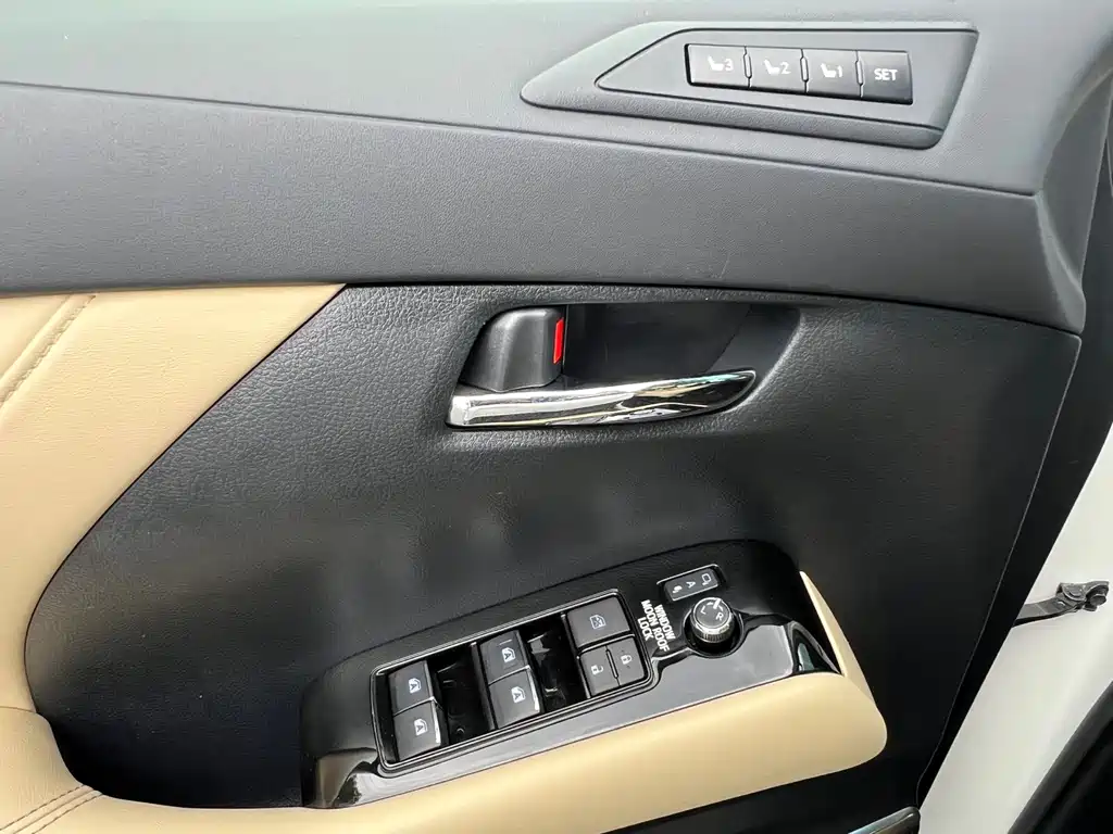 Toyota Alphard 2018 — фото 18