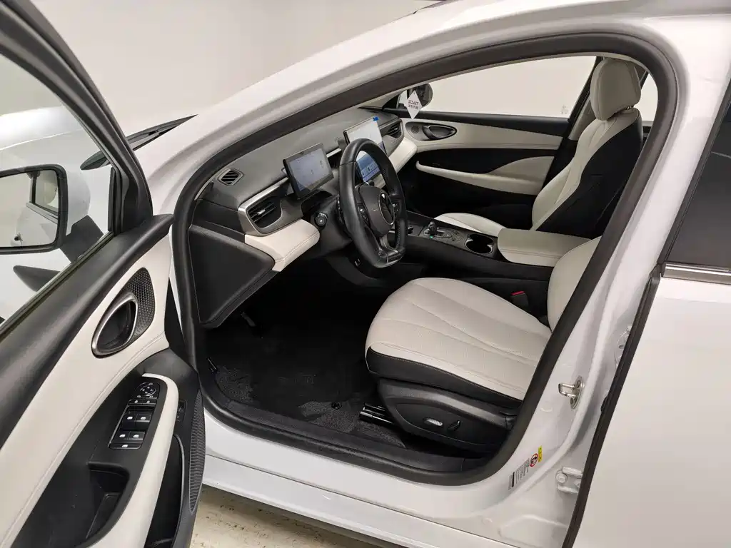 BYD Seal 05 DM-i 2025 — фото 13