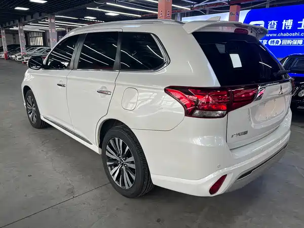 Mitsubishi Outlander 2021