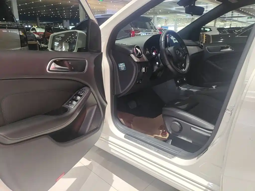 Mercedes-Benz B-Class 2018 — фото 12