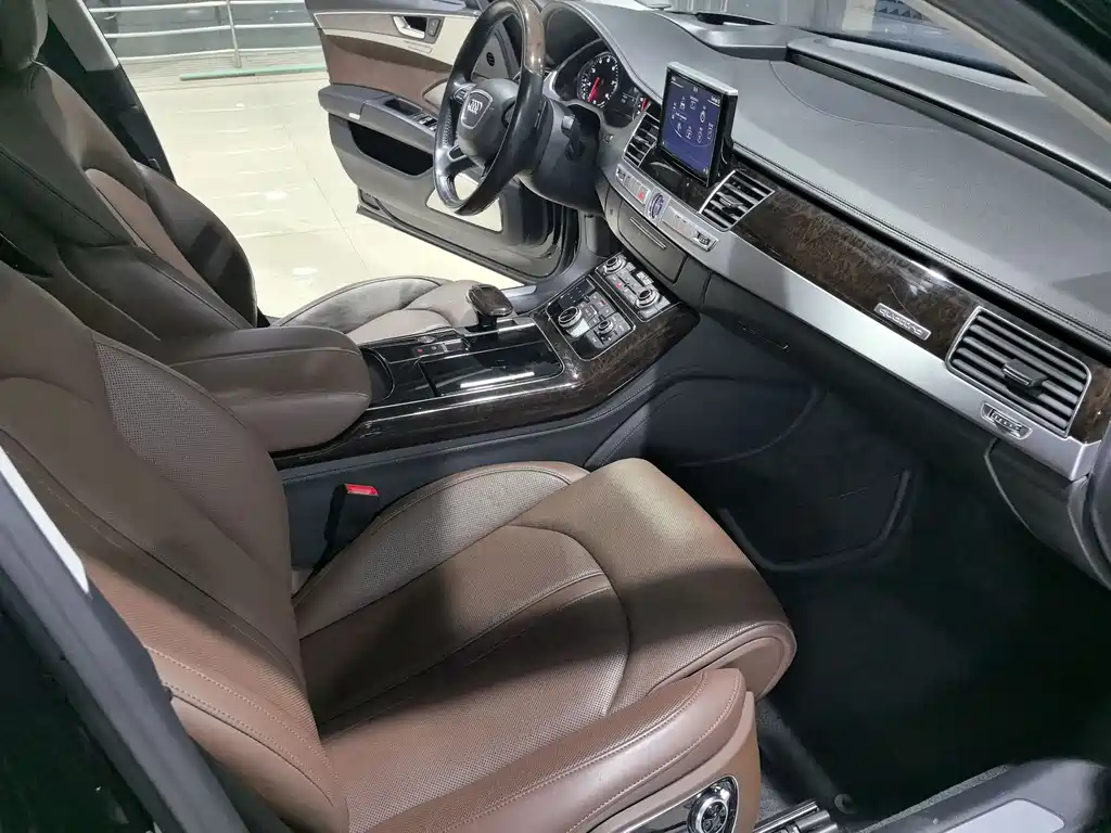 Audi A8 2015 — фото 32