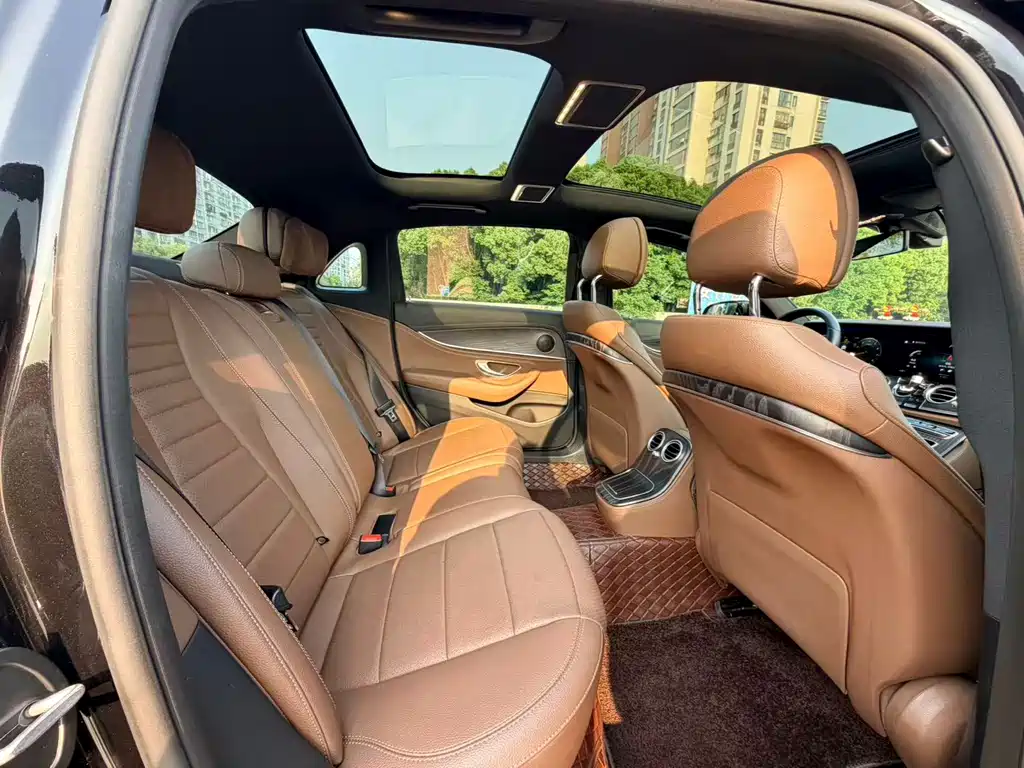 Mercedes-Benz E-Class 2020 — фото 14