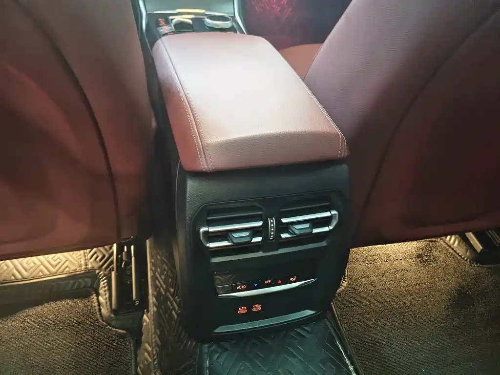 BMW 3 Series 2024 — фото 14