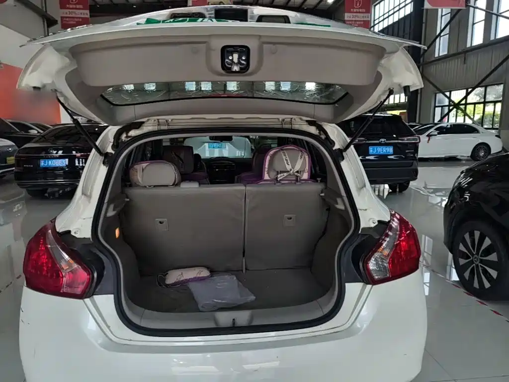 Nissan Tiida 2016 — фото 19