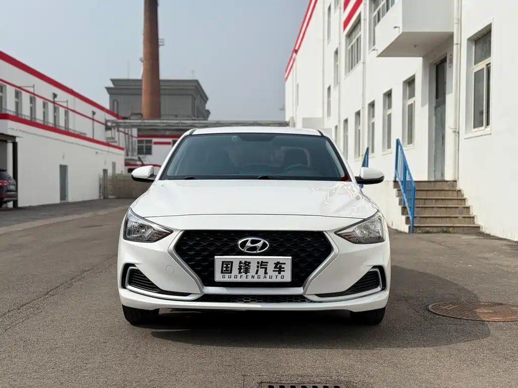 Hyundai Elantra 2022 — фото 2