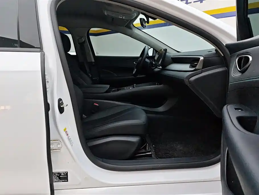 BYD Seal 05 DM-i 2025 — фото 8