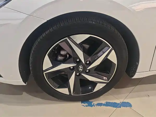 Hyundai Elantra 2023