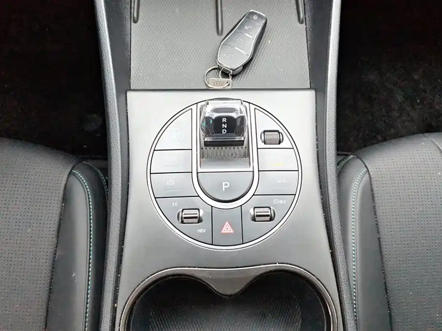 BYD Seal 05 DM-i 2025 — фото 16