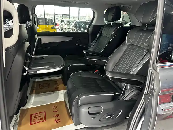 Roewe iMAX8 2022