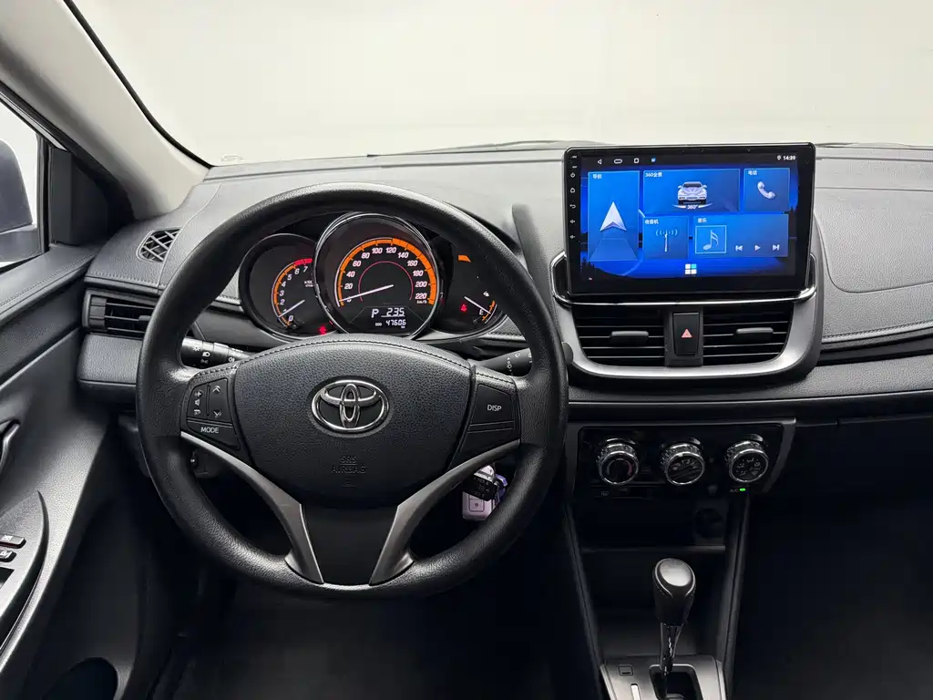 Toyota Yaris L 2023 — фото 13