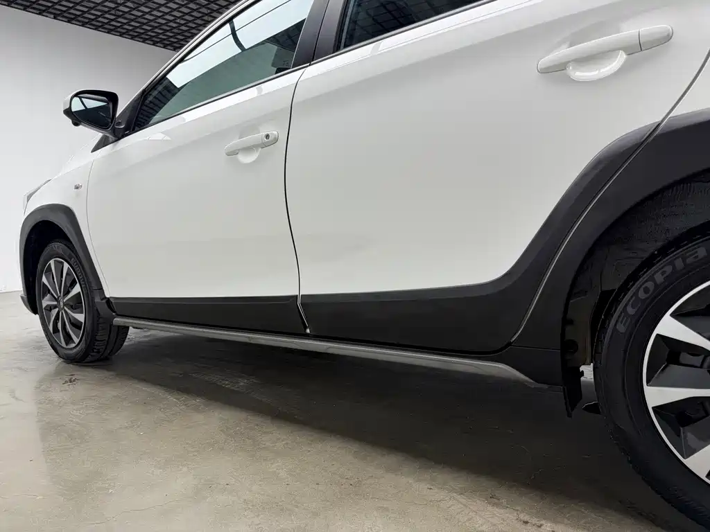 Toyota Yaris L 2023 — фото 31