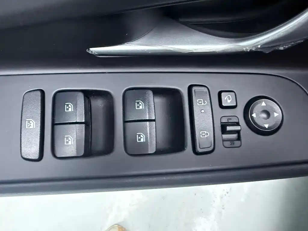 Hyundai Elantra 2023 — фото 10
