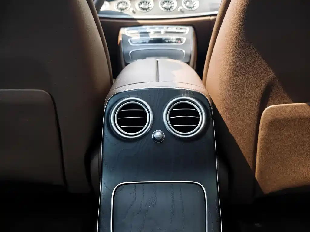Mercedes-Benz E-Class 2021 — фото 19
