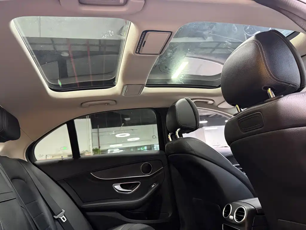 Mercedes-Benz C-Class 2019 — фото 16