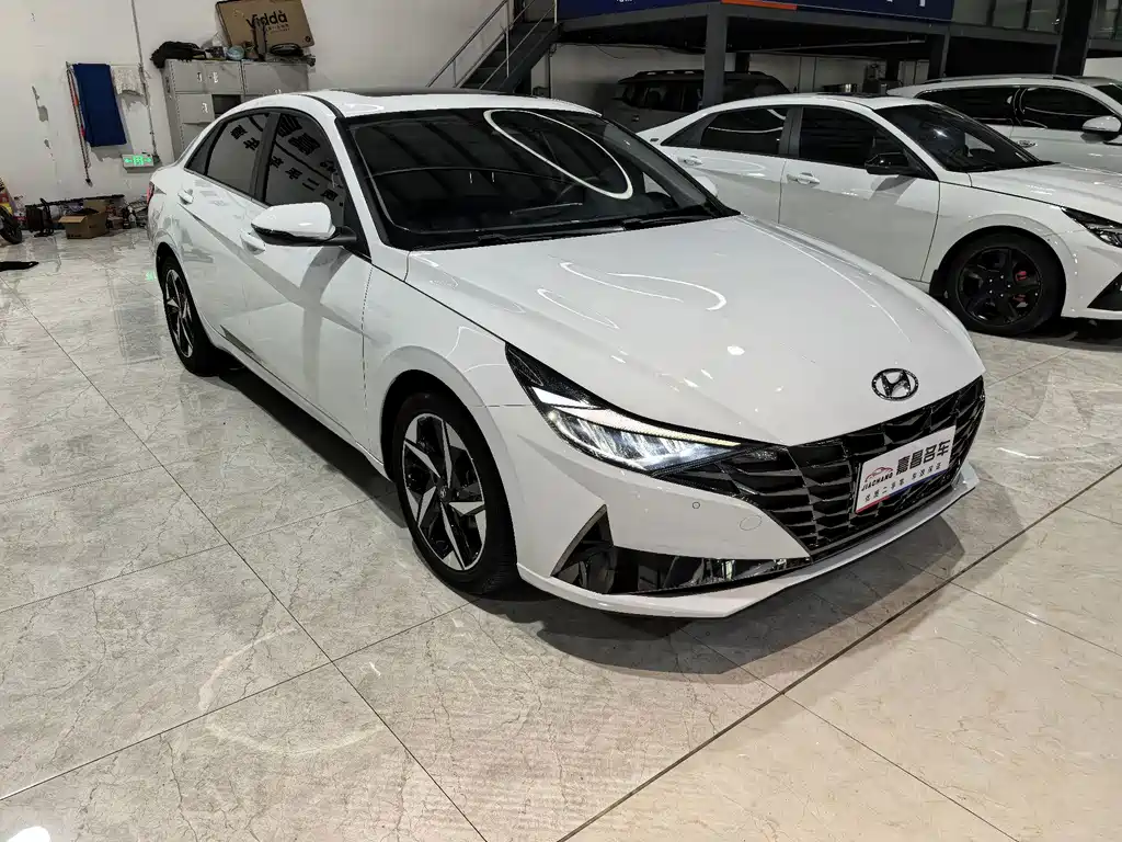 Hyundai Elantra 2023 — фото 15
