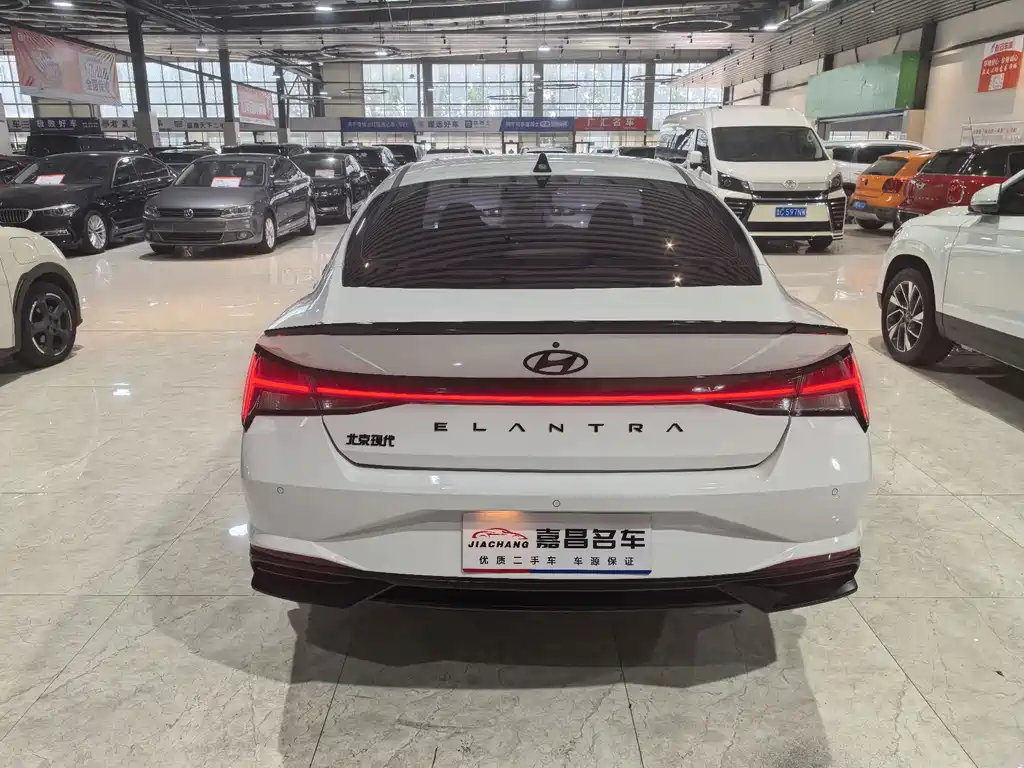 Hyundai Elantra 2023 — фото 18
