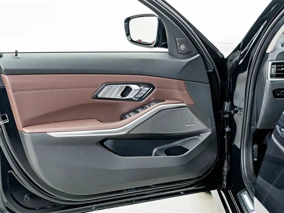 BMW 3 Series 2022 — фото 16