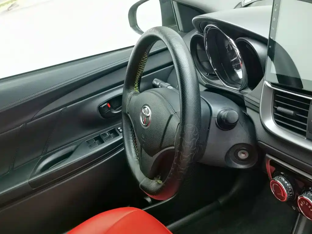 Toyota Yaris L 2016 — фото 22
