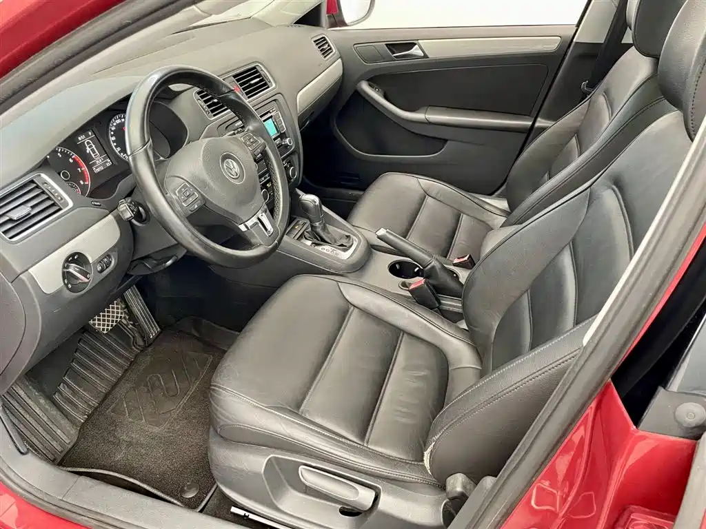 Volkswagen Sagitar 2012