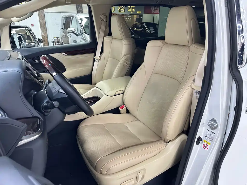 Toyota Alphard 2017 — фото 8