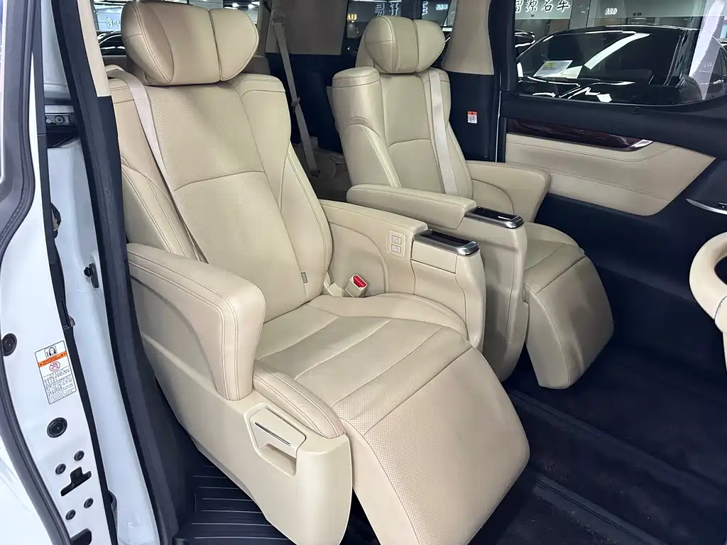 Toyota Alphard 2017 — фото 14