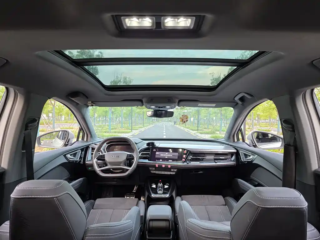Audi Q4 e-tron 2023 — фото 19
