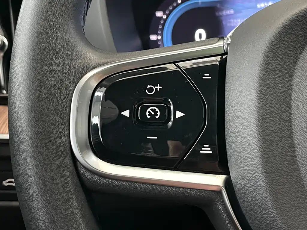 Volvo XC60 2022 — фото 18