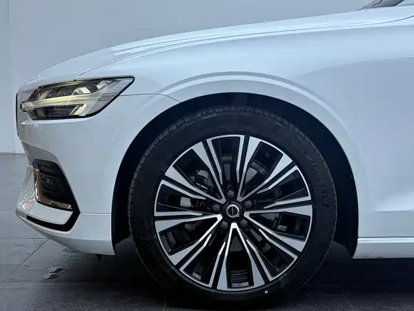 Volvo S60 2023
