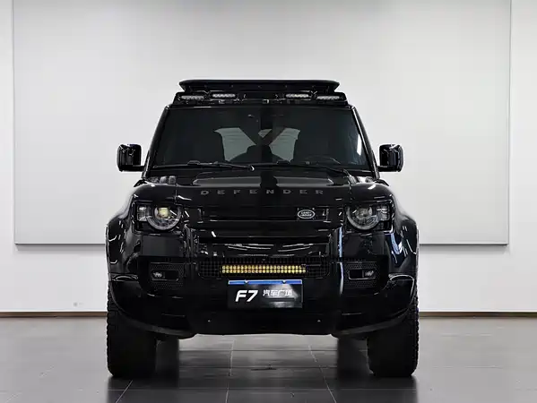 Land Rover Defender 2023