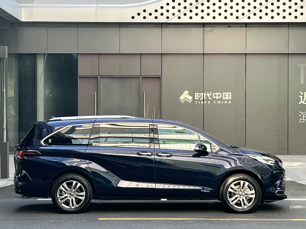 Toyota Sienna 2022 — фото 10