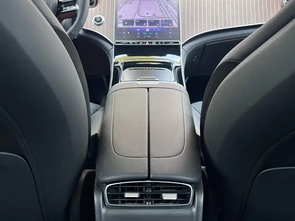 Mercedes-Benz EQE SUV 2023 — фото 14
