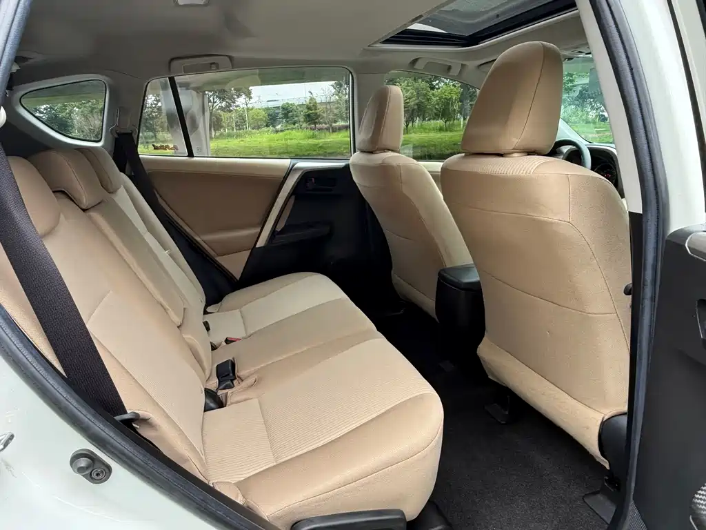 Toyota RAV4 2016 — фото 17