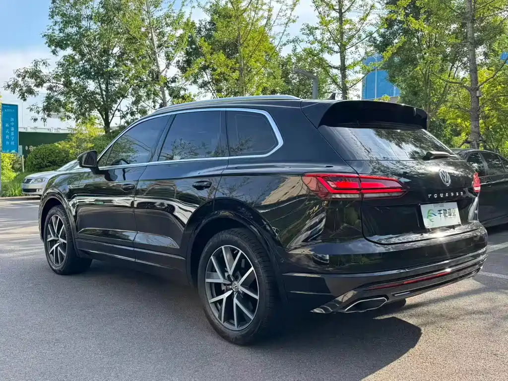 Volkswagen Touareg 2020 — фото 18