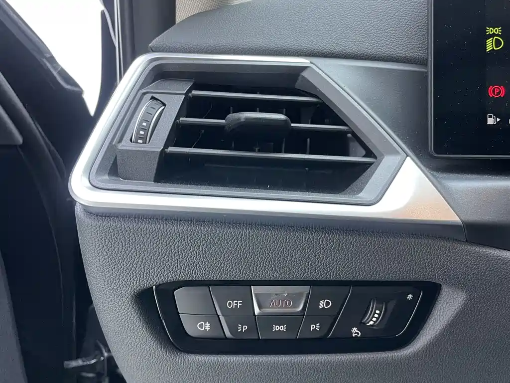 BMW 3 Series 2023 — фото 15