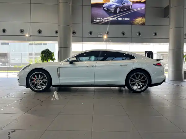 Porsche Panamera 2023