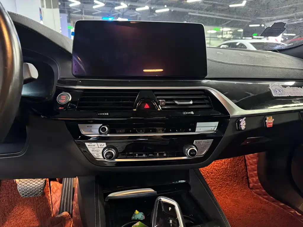 BMW 5 Series 2021 — фото 10